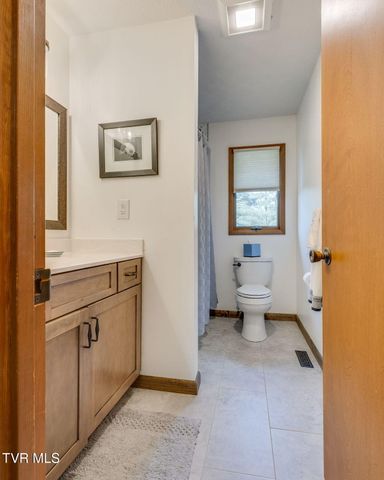 209 Harmony Acres Drive E, Jonesborough, TN 37659