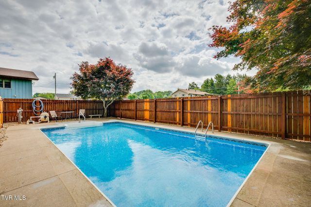 209 Harmony Acres Drive E, Jonesborough, TN 37659