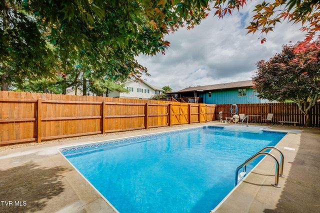 209 Harmony Acres Drive E, Jonesborough, TN 37659