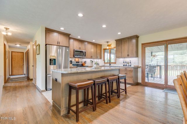209 Harmony Acres Drive E, Jonesborough, TN 37659