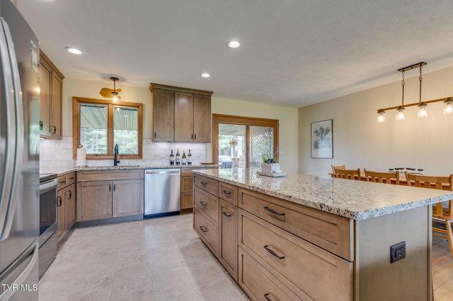 209 Harmony Acres Drive E, Jonesborough, TN 37659