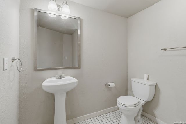 477 Bandera, Bandera, TX 78003