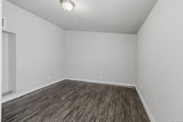 477 Bandera, Bandera, TX 78003