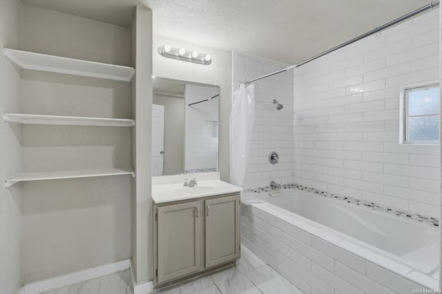 477 Bandera, Bandera, TX 78003