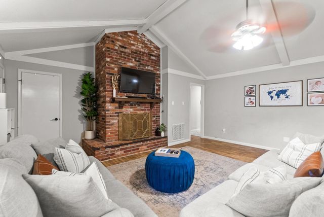 6 Heritage Court, Little Rock, AR 72211
