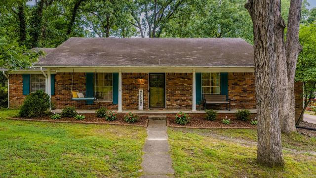 6 Heritage Court, Little Rock, AR 72211