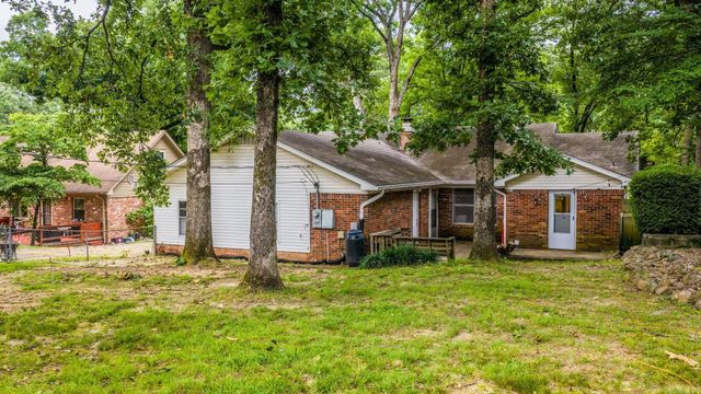 6 Heritage Court, Little Rock, AR 72211