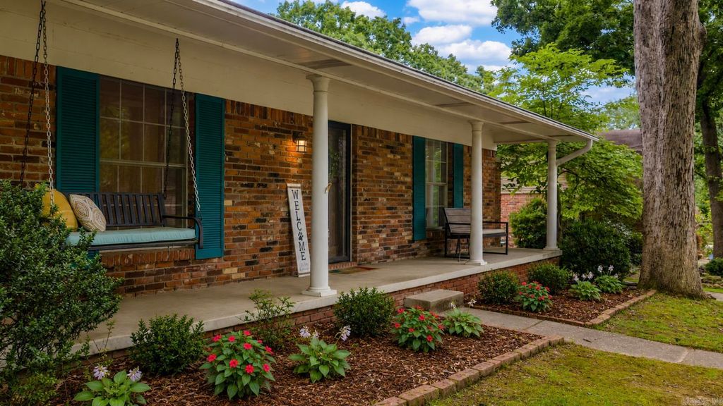 6 Heritage Court, Little Rock, AR 72211