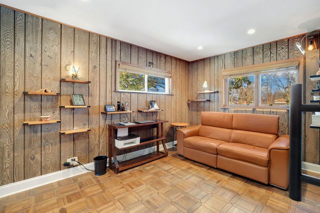 105 King Lane, Des Plaines, IL 60016