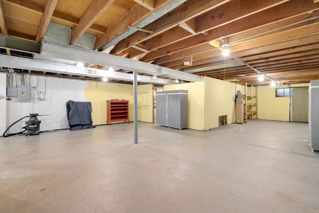 105 King Lane, Des Plaines, IL 60016