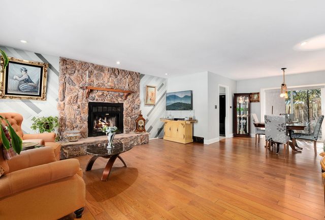 105 King Lane, Des Plaines, IL 60016