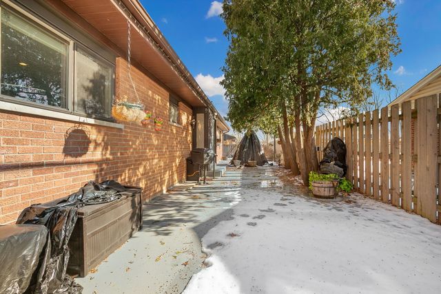 105 King Lane, Des Plaines, IL 60016