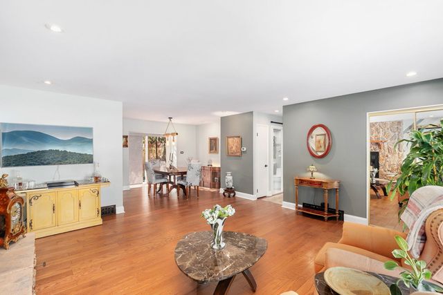 105 King Lane, Des Plaines, IL 60016