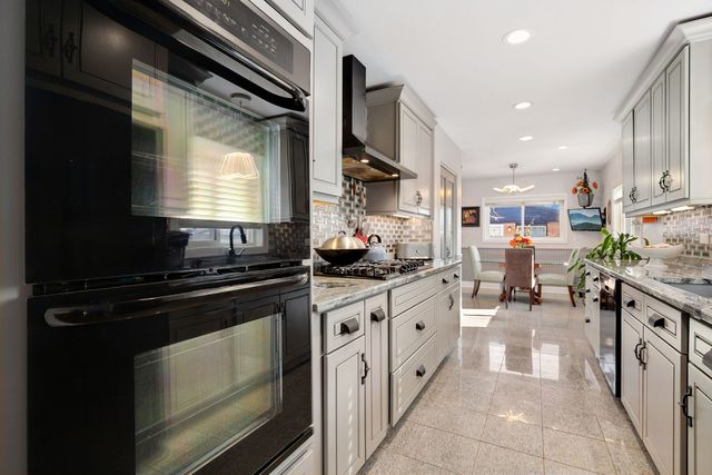 105 King Lane, Des Plaines, IL 60016