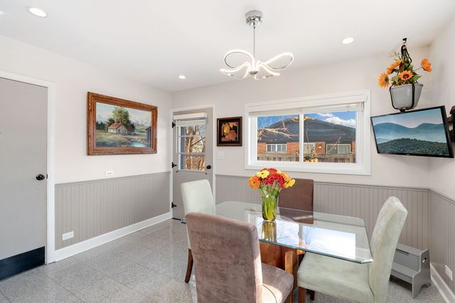 105 King Lane, Des Plaines, IL 60016