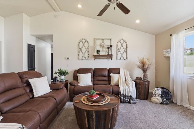 1027 S Virgil Ct, Greenacres, WA 99016