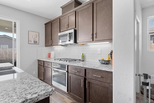 2515 Muscat Street, Hanford, CA 93230