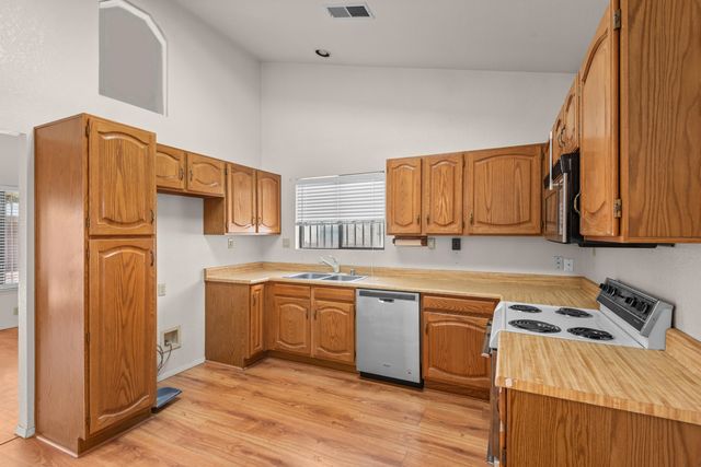 7604 Elderwood Drive NW, Albuquerque, NM 87120