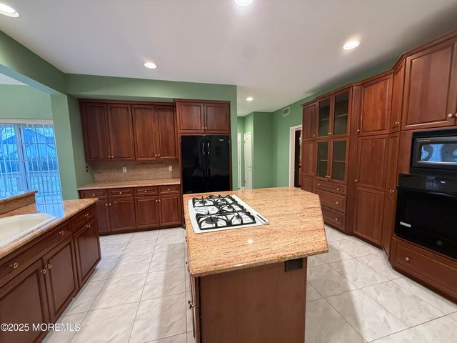 2 Lucas Lane, Millstone, NJ 08510