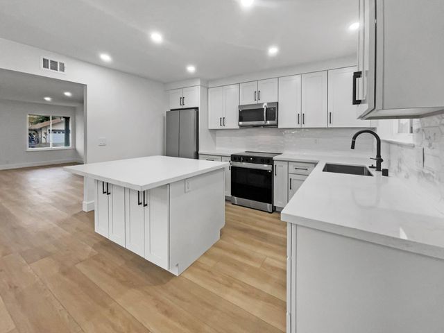 7952 Summerplace Dr, Citrus Heights, CA 95621