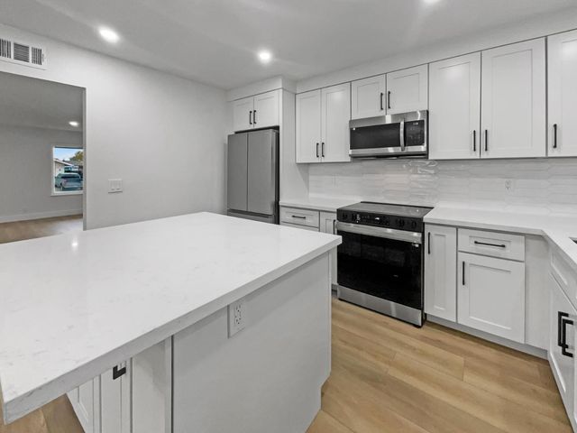 7952 Summerplace Dr, Citrus Heights, CA 95621