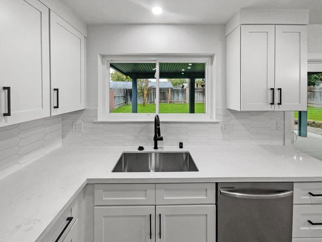 7952 Summerplace Dr, Citrus Heights, CA 95621