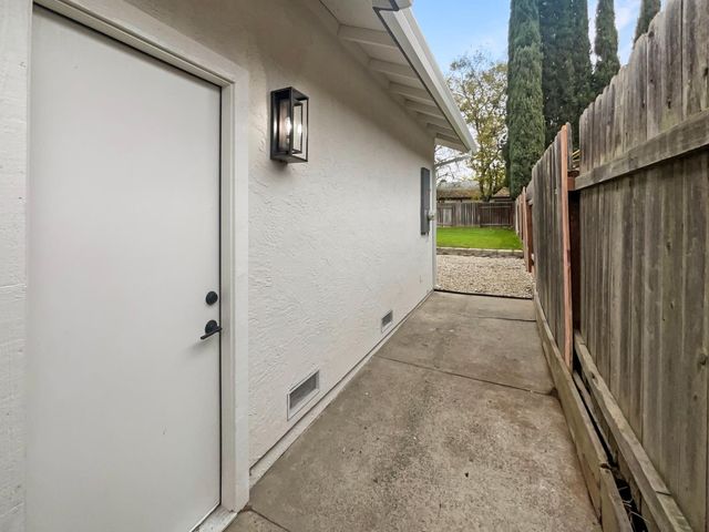 7952 Summerplace Dr, Citrus Heights, CA 95621