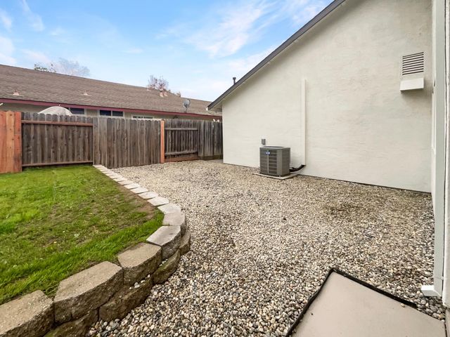 7952 Summerplace Dr, Citrus Heights, CA 95621