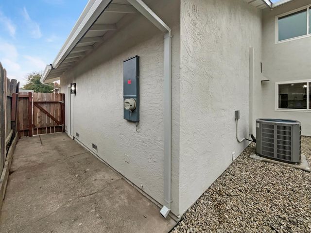 7952 Summerplace Dr, Citrus Heights, CA 95621