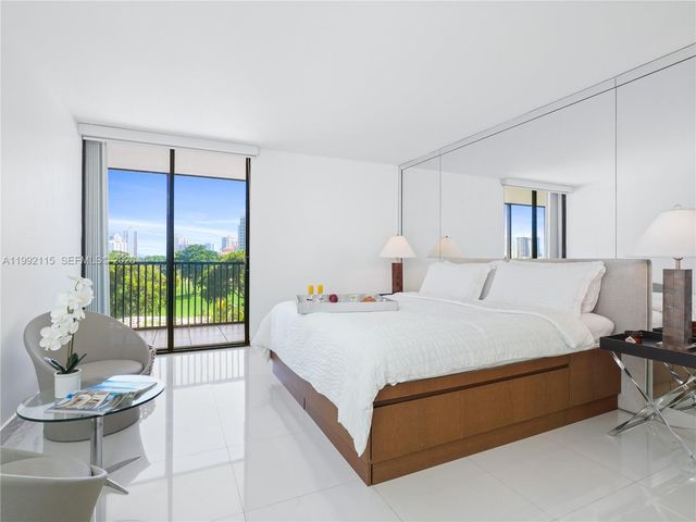 20379 W Country Club Dr 536, Aventura, FL 33180