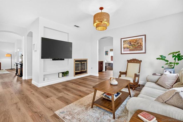 803 El Caballo, Oceanside, CA 92057