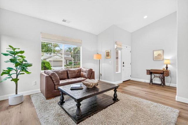 803 El Caballo, Oceanside, CA 92057