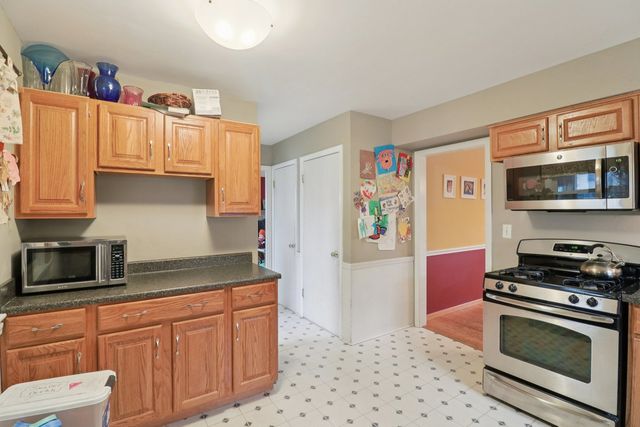 610 Maple Drive, Buffalo Grove, IL 60089