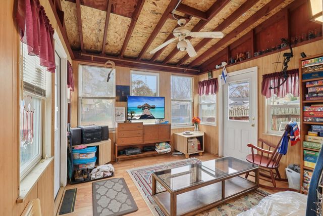 610 Maple Drive, Buffalo Grove, IL 60089