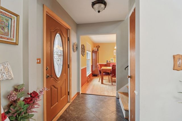 610 Maple Drive, Buffalo Grove, IL 60089