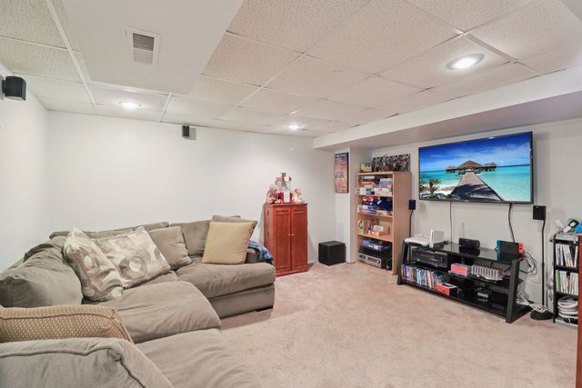 610 Maple Drive, Buffalo Grove, IL 60089