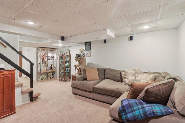 610 Maple Drive, Buffalo Grove, IL 60089