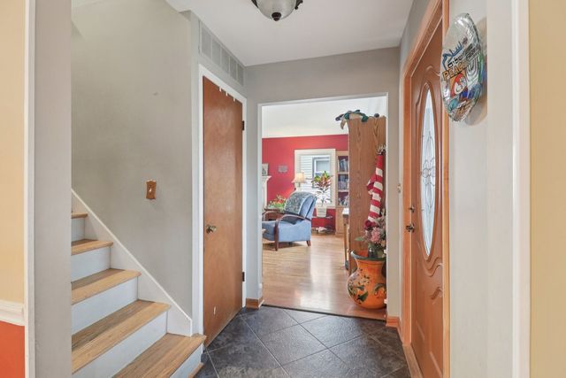 610 Maple Drive, Buffalo Grove, IL 60089