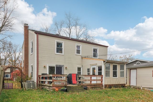 610 Maple Drive, Buffalo Grove, IL 60089