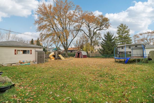 610 Maple Drive, Buffalo Grove, IL 60089