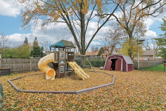 610 Maple Drive, Buffalo Grove, IL 60089