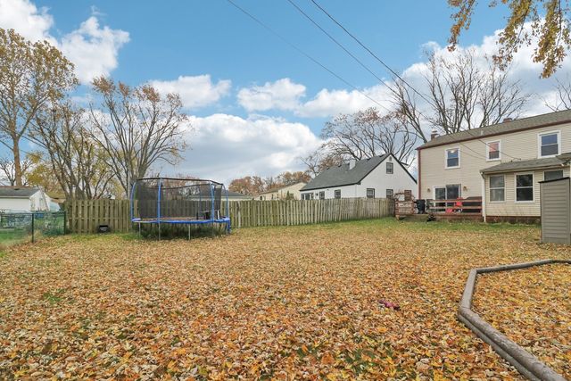 610 Maple Drive, Buffalo Grove, IL 60089