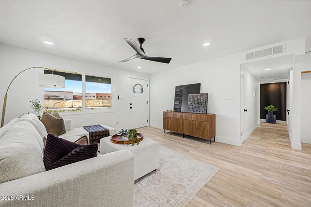 3611 E DELCOA Drive, Phoenix, AZ 85032