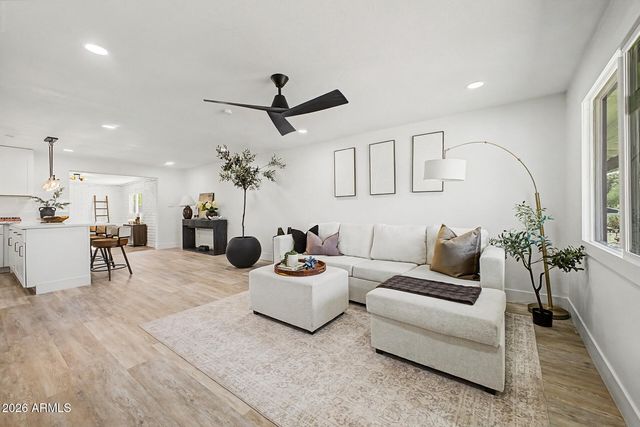 3611 E DELCOA Drive, Phoenix, AZ 85032