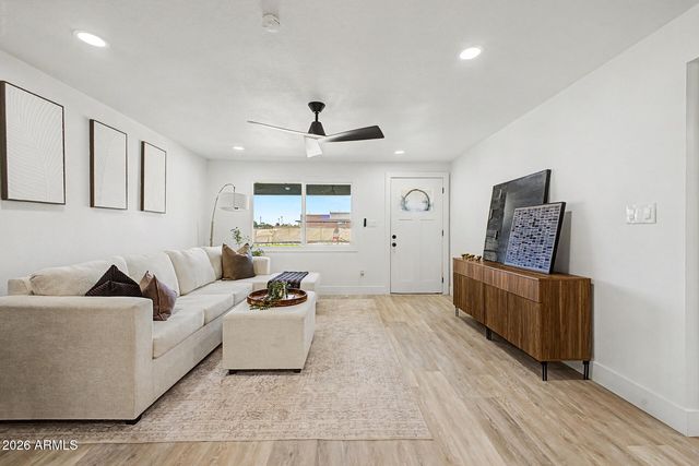 3611 E DELCOA Drive, Phoenix, AZ 85032