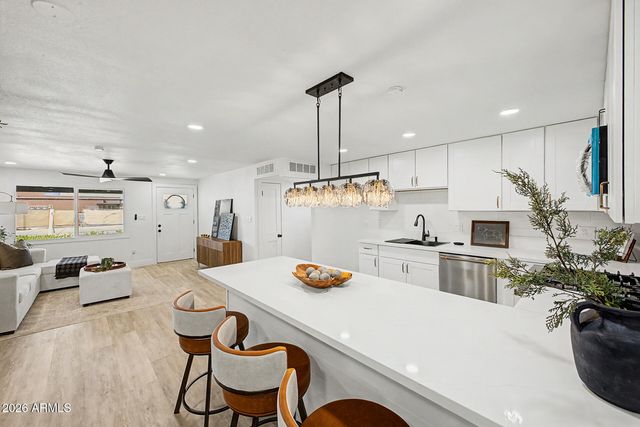 3611 E DELCOA Drive, Phoenix, AZ 85032