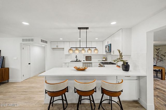 3611 E DELCOA Drive, Phoenix, AZ 85032