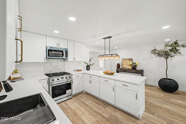3611 E DELCOA Drive, Phoenix, AZ 85032