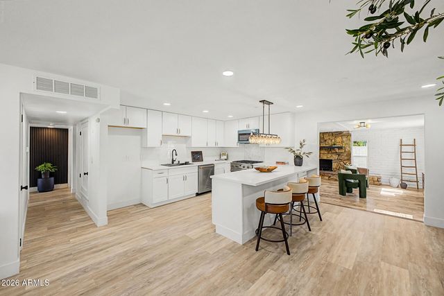 3611 E DELCOA Drive, Phoenix, AZ 85032
