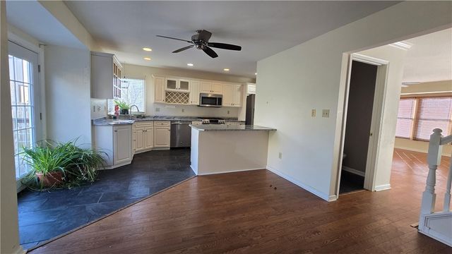 243 Augusta St, Mt Washington, PA 15211